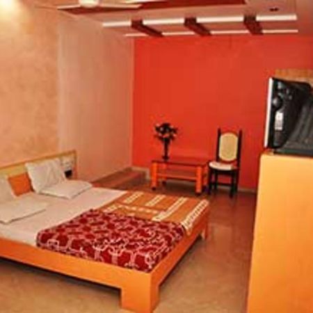 Hotel Gokul Ґандінаґар Екстер'єр фото