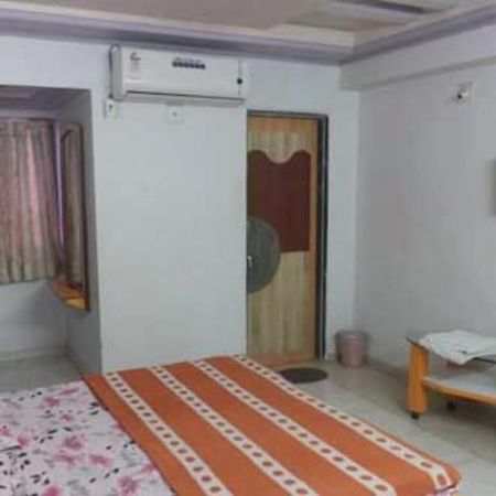 Hotel Gokul Ґандінаґар Екстер'єр фото