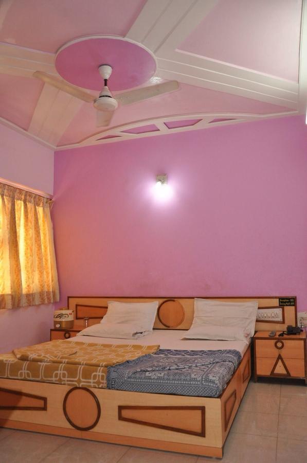 Hotel Gokul Ґандінаґар Екстер'єр фото